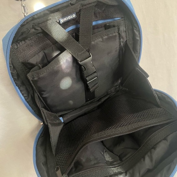 Uniqlo adjustable strap purse in blue - Picture 2 of 7